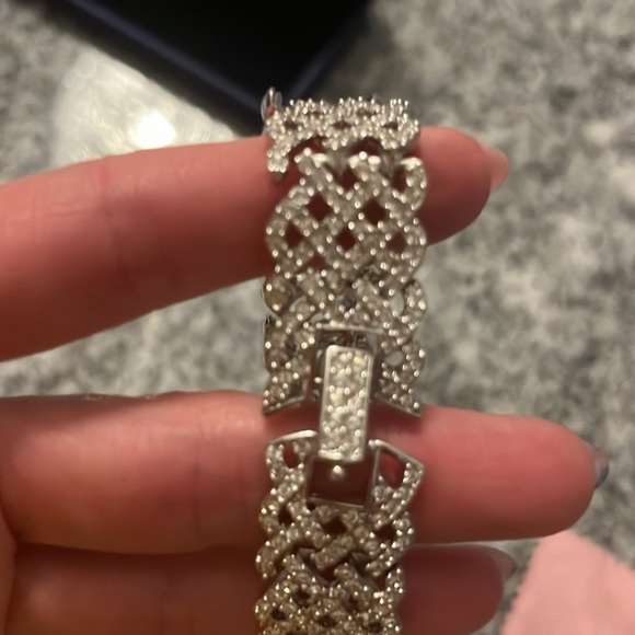 SWAROVSKI- worn once for wedding - basketweave clasp bracelet - Picture 6 of 8